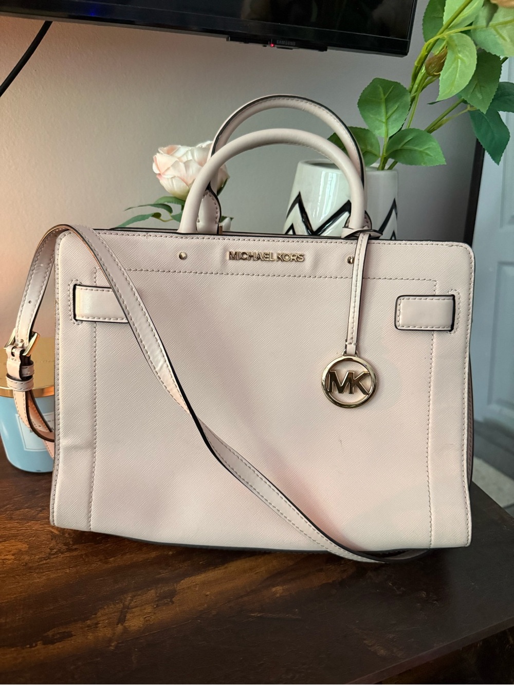 Michael Kors Blush Pink Leather Satchel with Gold MK Charm - Picture 3 of 8